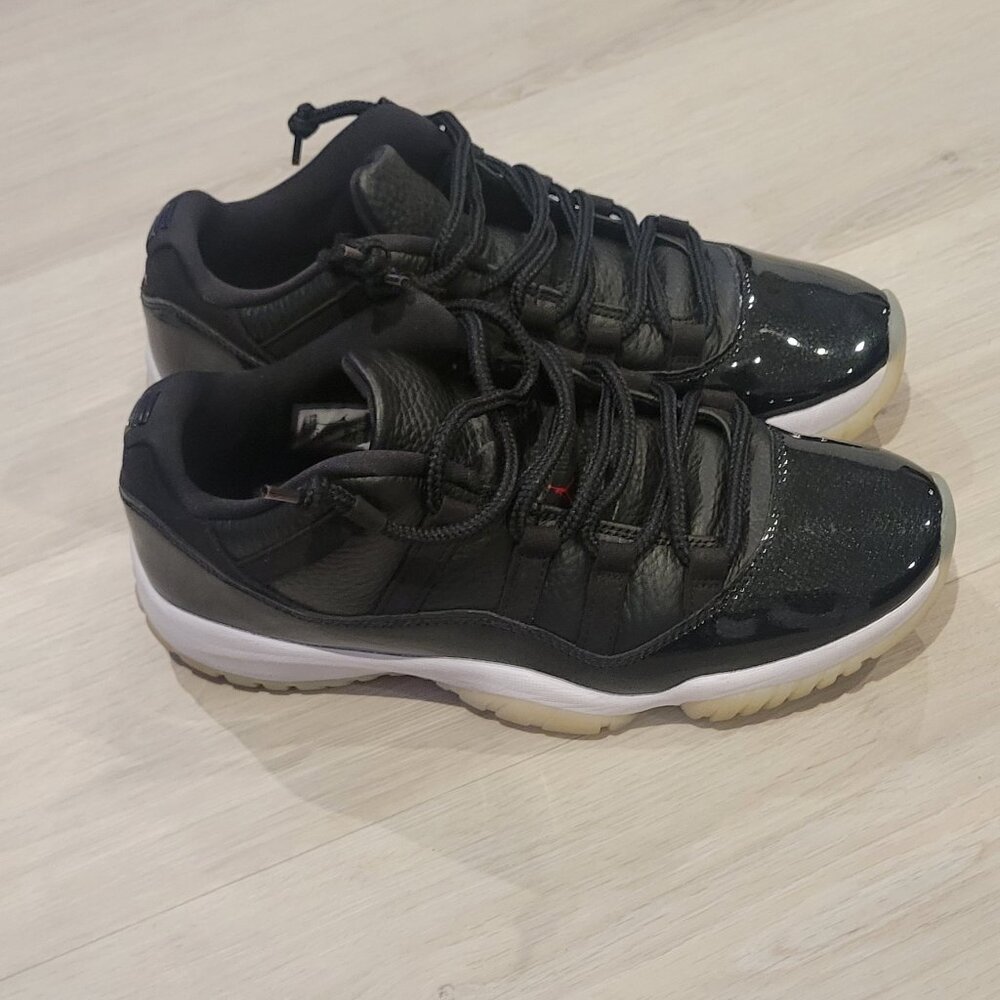 Jordan 11 Retro Low 72-10  (NO BOX)